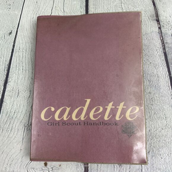 Cadette Girl Scout Handbook 16th Printing 1963 USA - Picture 1 of 9